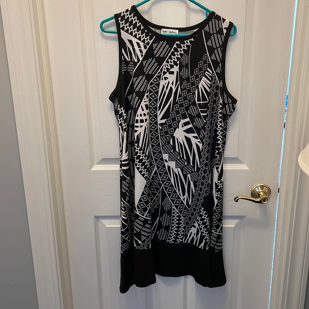 Kate & Mallory XL black and white pattern dress
